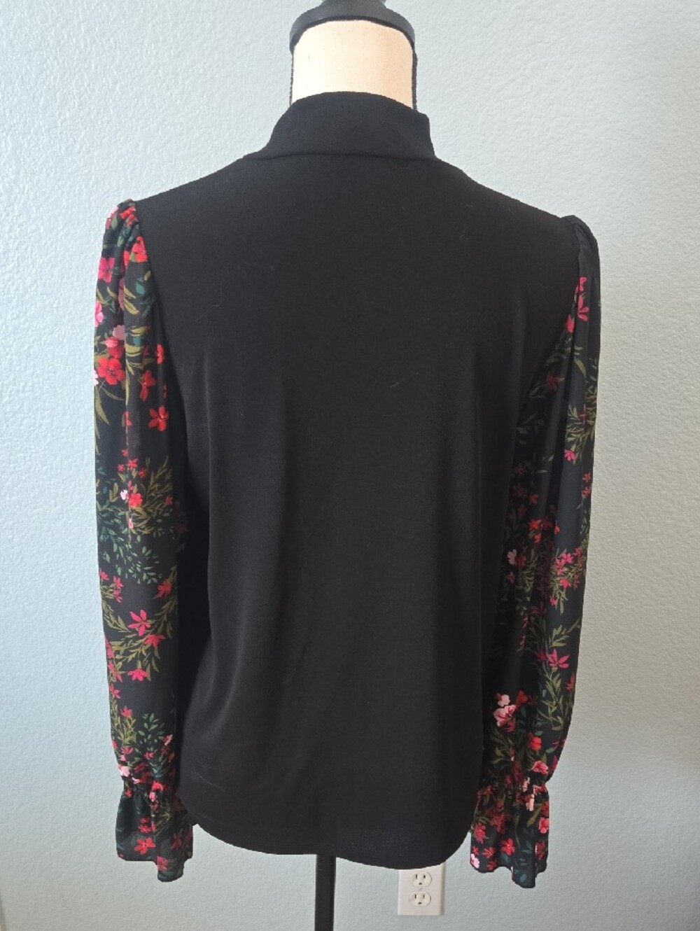 CECE Floral Print Long Sleeve Mixed Media Mock Neck Knit Top Sz Medium Black - Picture 8 of 10